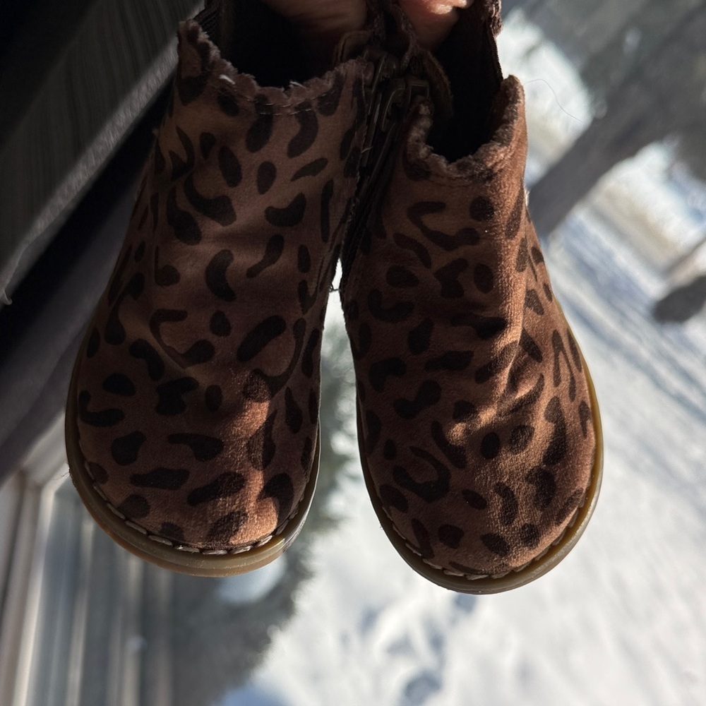Leopard Print Kids Boots - Picture 8 of 8